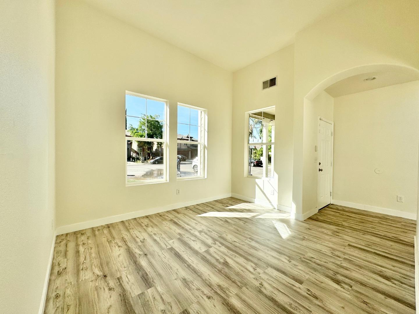 544 Rockingham Court Tracy, CA 95376 - Photo 4 of 28