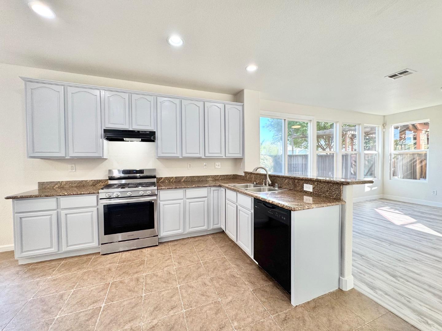 544 Rockingham Court Tracy, CA 95376 - Photo 10 of 28