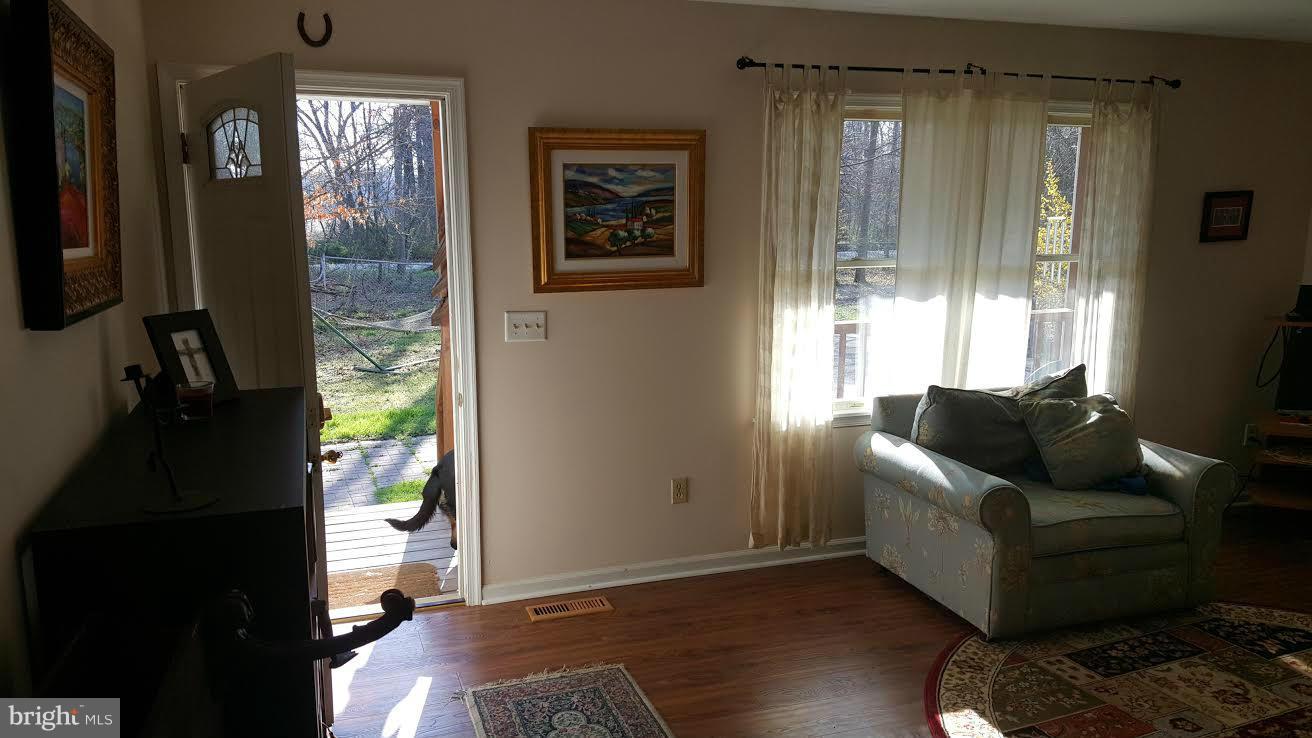 11350 Gregg Road Denton, MD 21629 - Photo 4 of 10 Living Room