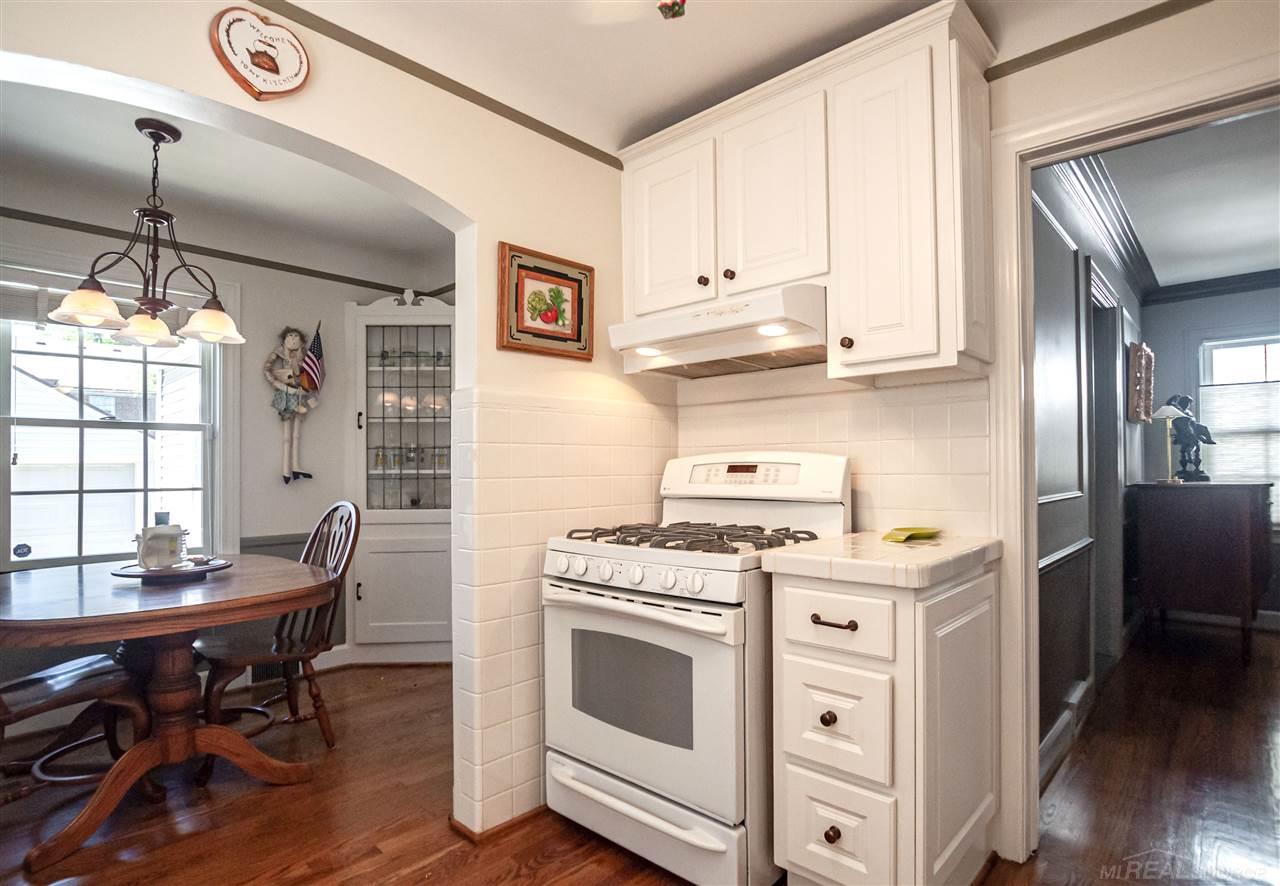 335 Merriweather Road Grosse Pointe Farms, MI 48236 - Photo 13 of 36 Gallery Image 13