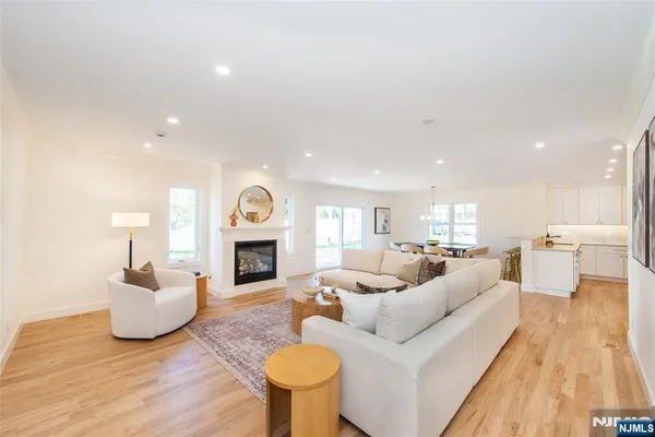 $1,550,000 | 196 Vinton Circle, Fanwood, NJ 07023