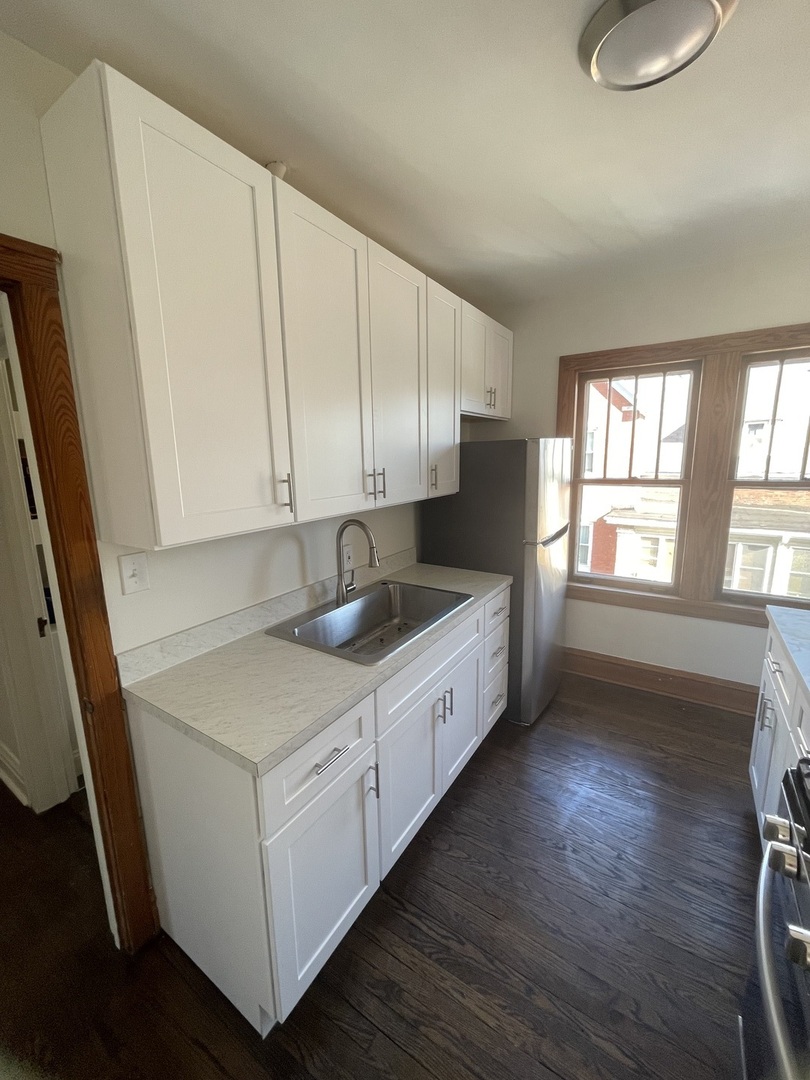 115 North Myrtle Avenue, Unit 2F Elmhurst, IL 60126 - Photo 9 of 14 a kitchen with a sink a window and cabinets