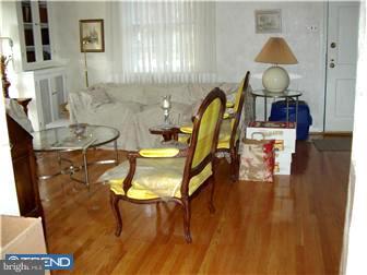 10 Lanfair Road Cheltenham, PA 19012 - Photo 5 of 12 Living Room