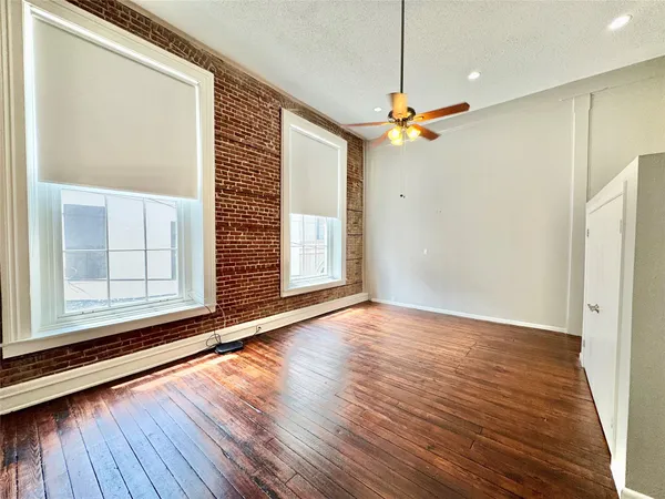 $1,700 | 2309 The Strand, Unit 2D, Galveston, TX 77550