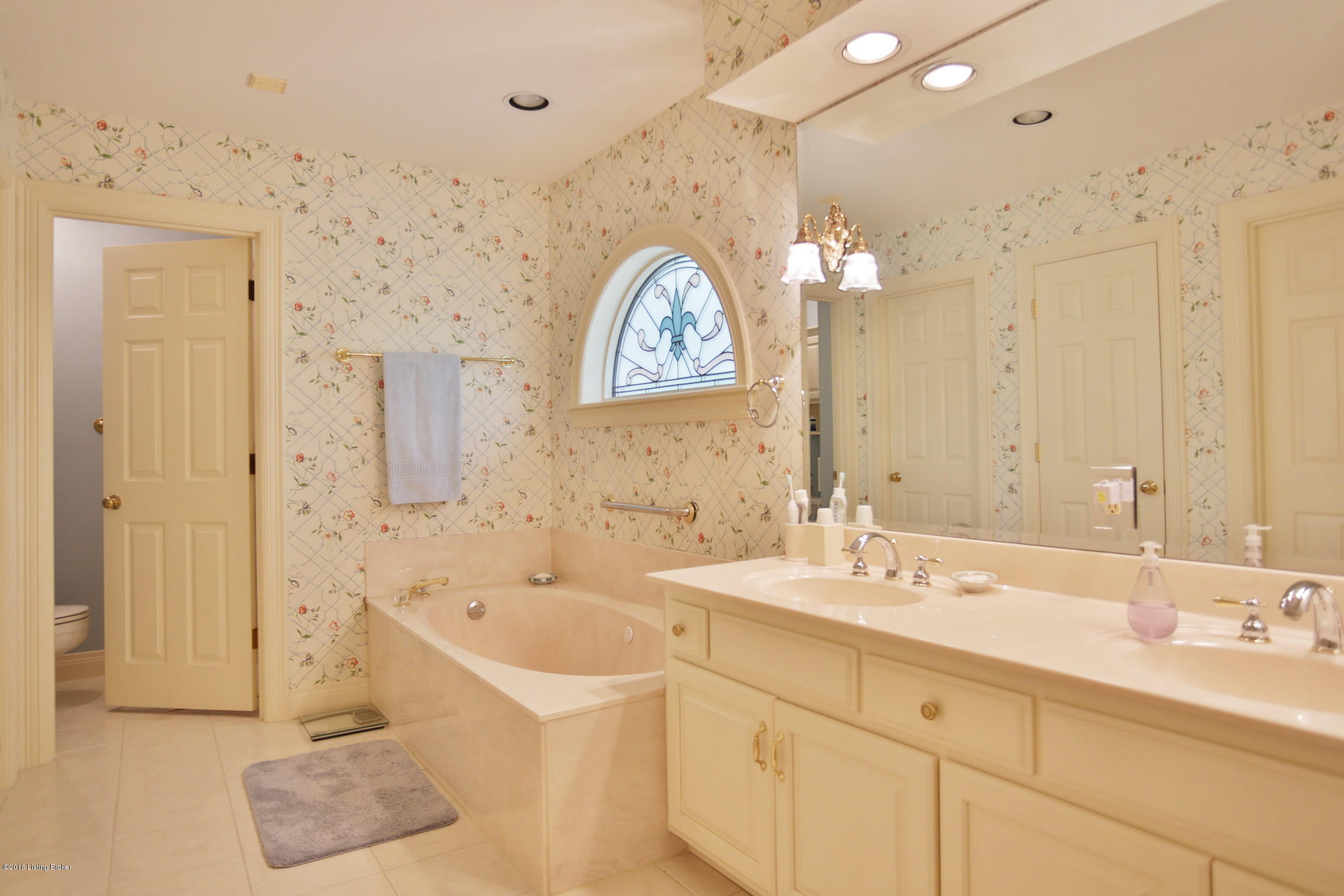 445 Lightfoot Road Louisville, KY 40207 - Photo 17 of 37 Master bath