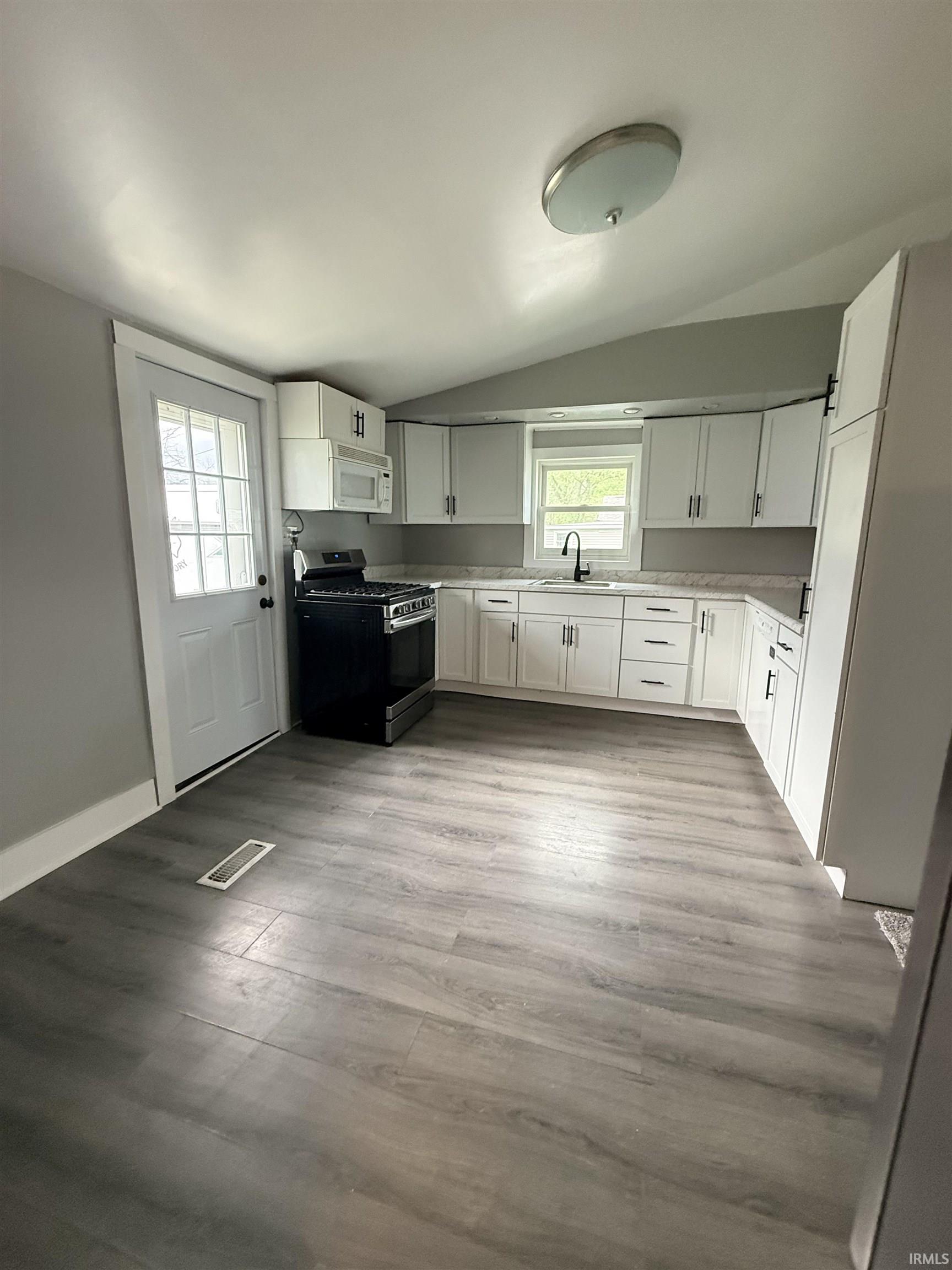 302 Main Street La Paz, IN 46537 - Photo 11 of 35