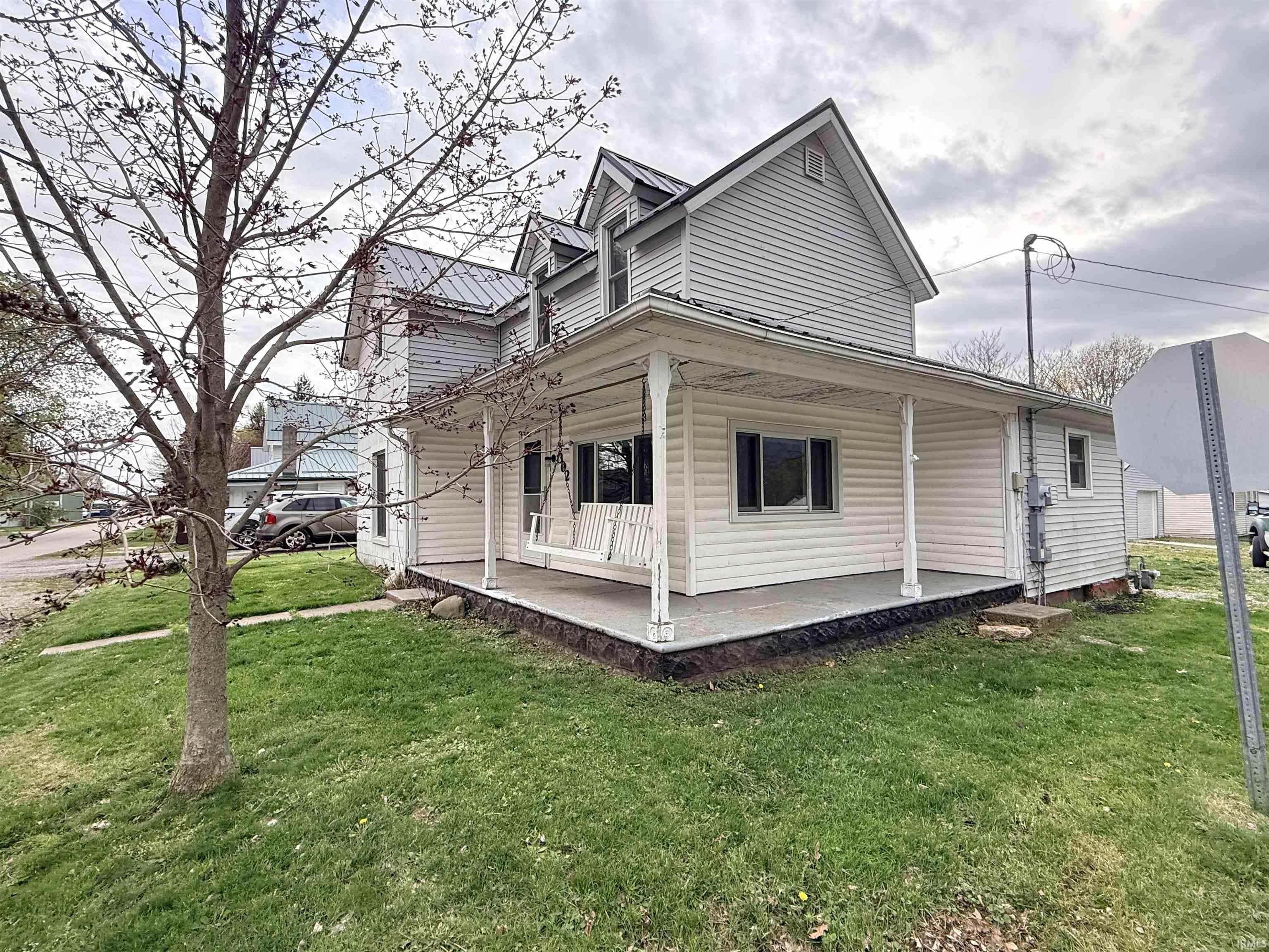 302 Main Street La Paz, IN 46537 - Photo 2 of 35