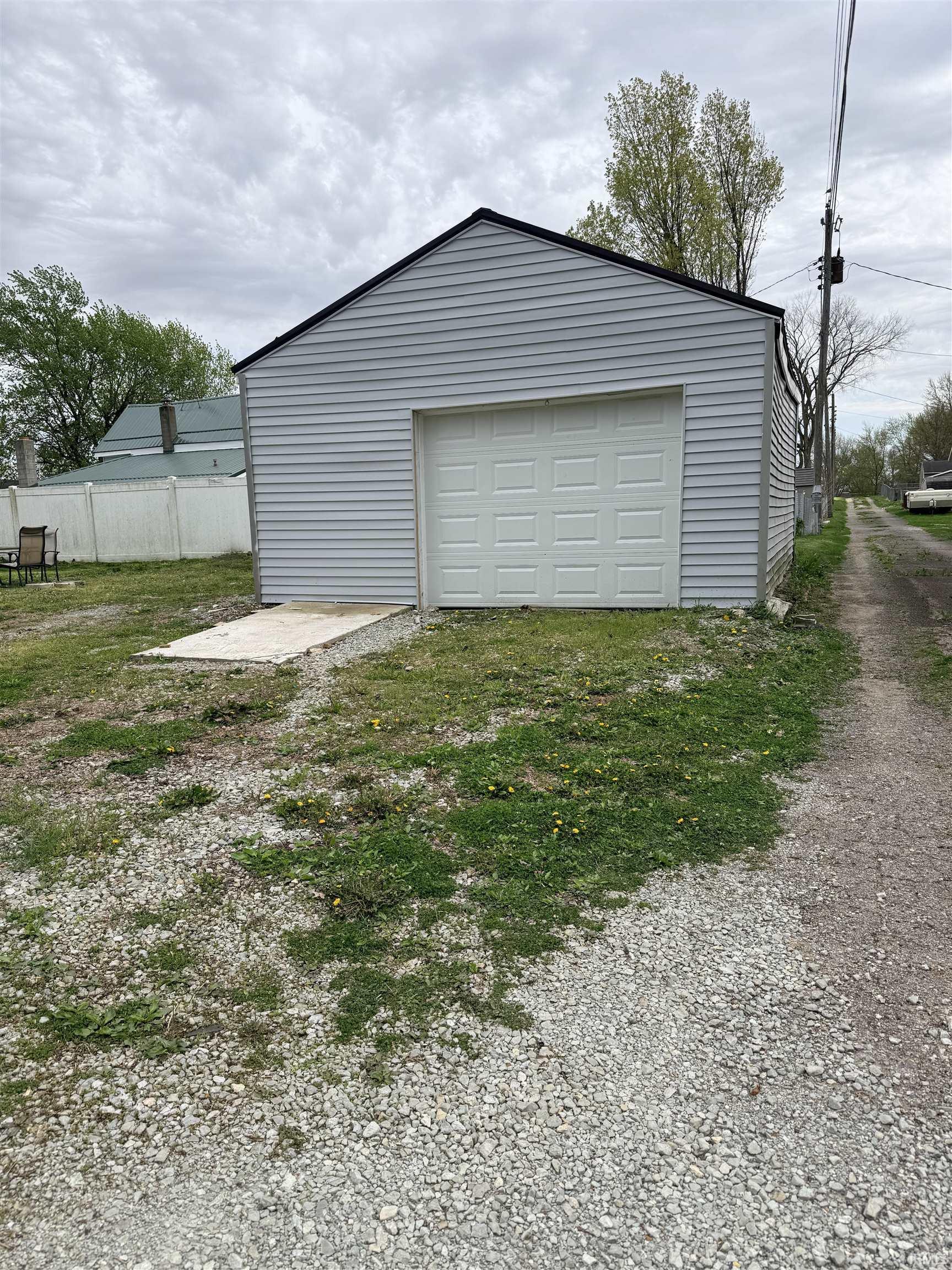 302 Main Street La Paz, IN 46537 - Photo 4 of 35