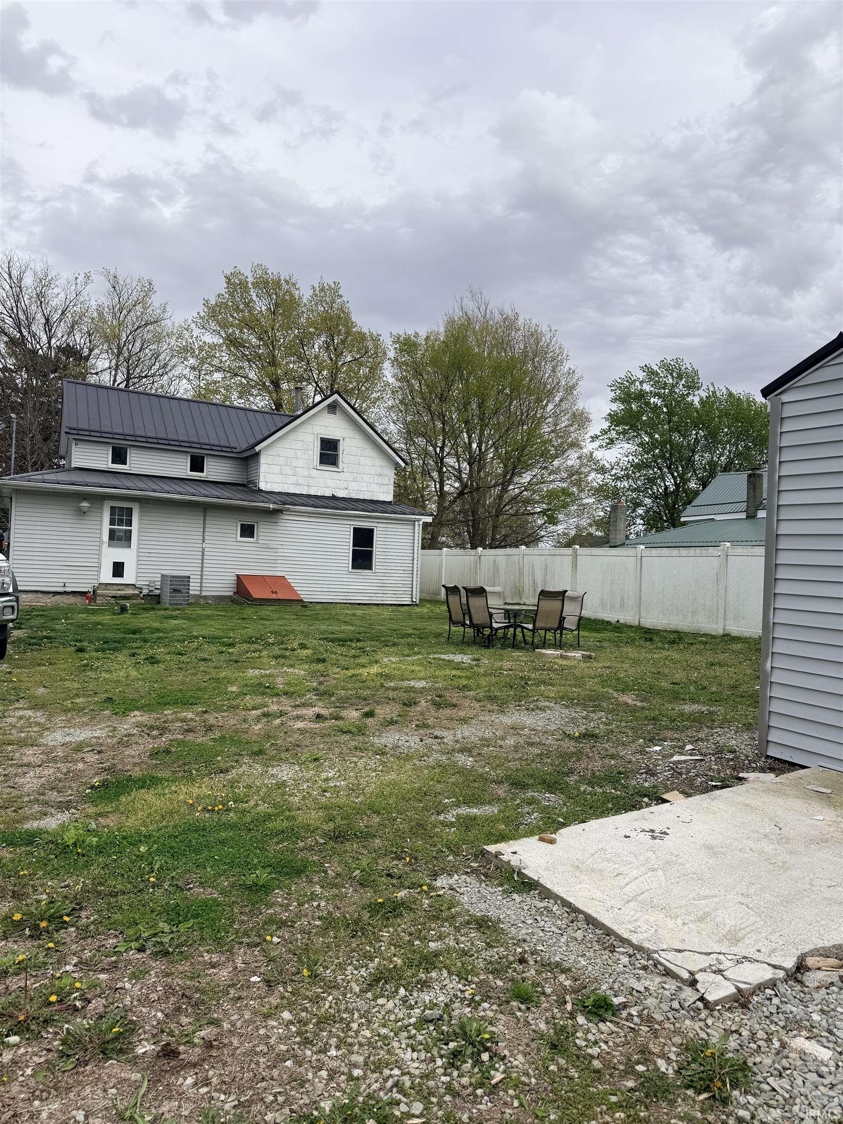 302 Main Street La Paz, IN 46537 - Photo 5 of 35