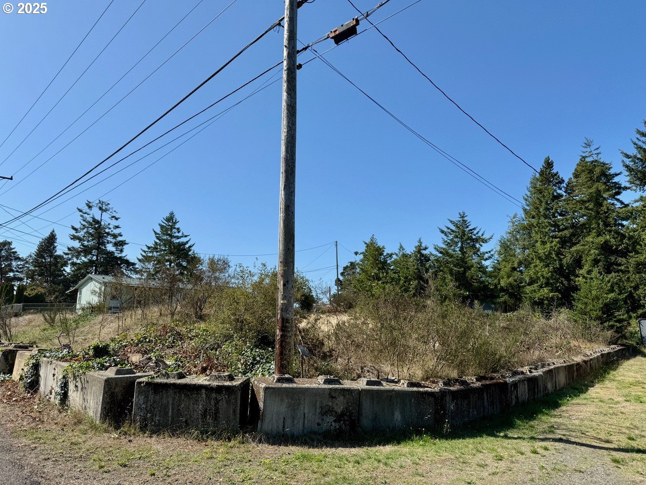 68760 Hauser Road North Bend, OR 97459 - Photo 5 of 6 a view of a lake