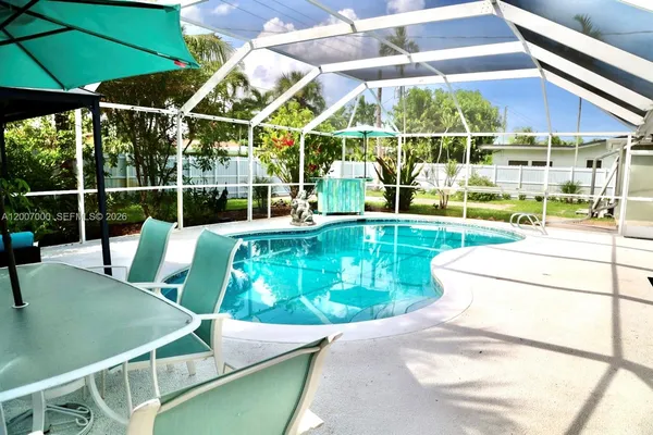 $5,990 | 428 North Crescent Drive, Hollywood, FL 33021