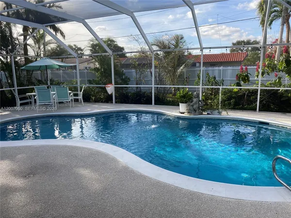 $5,990 | 428 North Crescent Drive, Hollywood, FL 33021