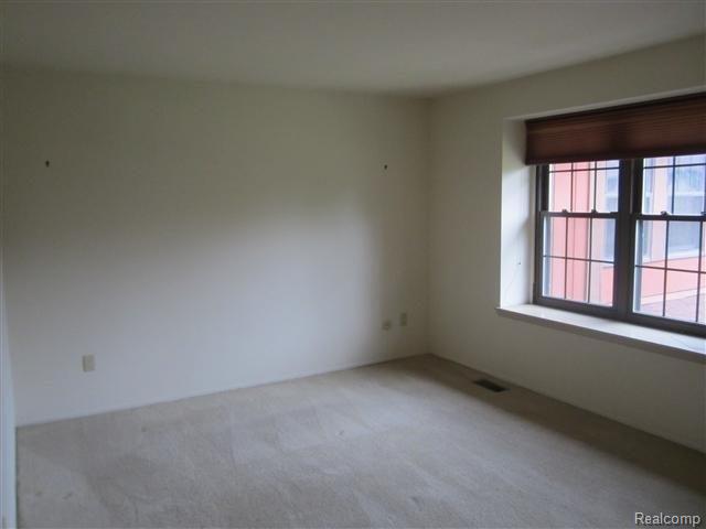 24751 Greenhill Road, Unit 30 Warren, MI 48091 - Photo 11 of 20 017.JPG