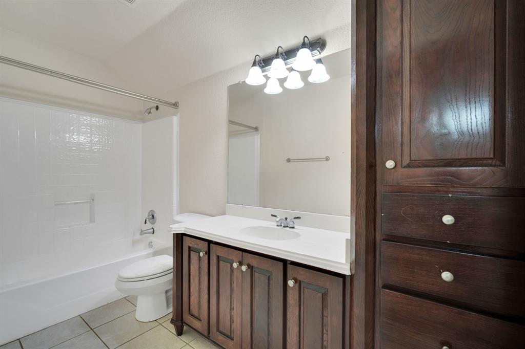 241 Cody Road Ennis, TX 75119 - Photo 27 of 40 Upstairs bath