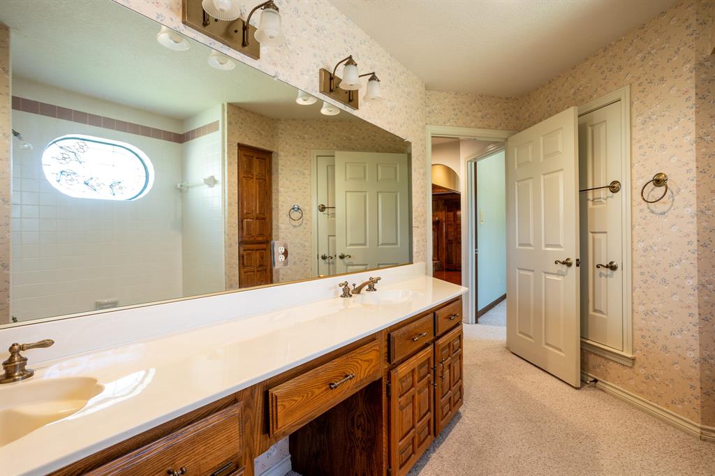 714 Mill Creek Road Lancaster, TX 75146 - Photo 21 of 27 Double vanities and storage in hall bah