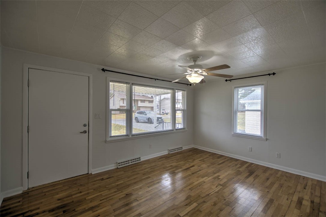 3421 East Leafdale Avenue Decatur, IL 62521 - Photo 10 of 23 Living room