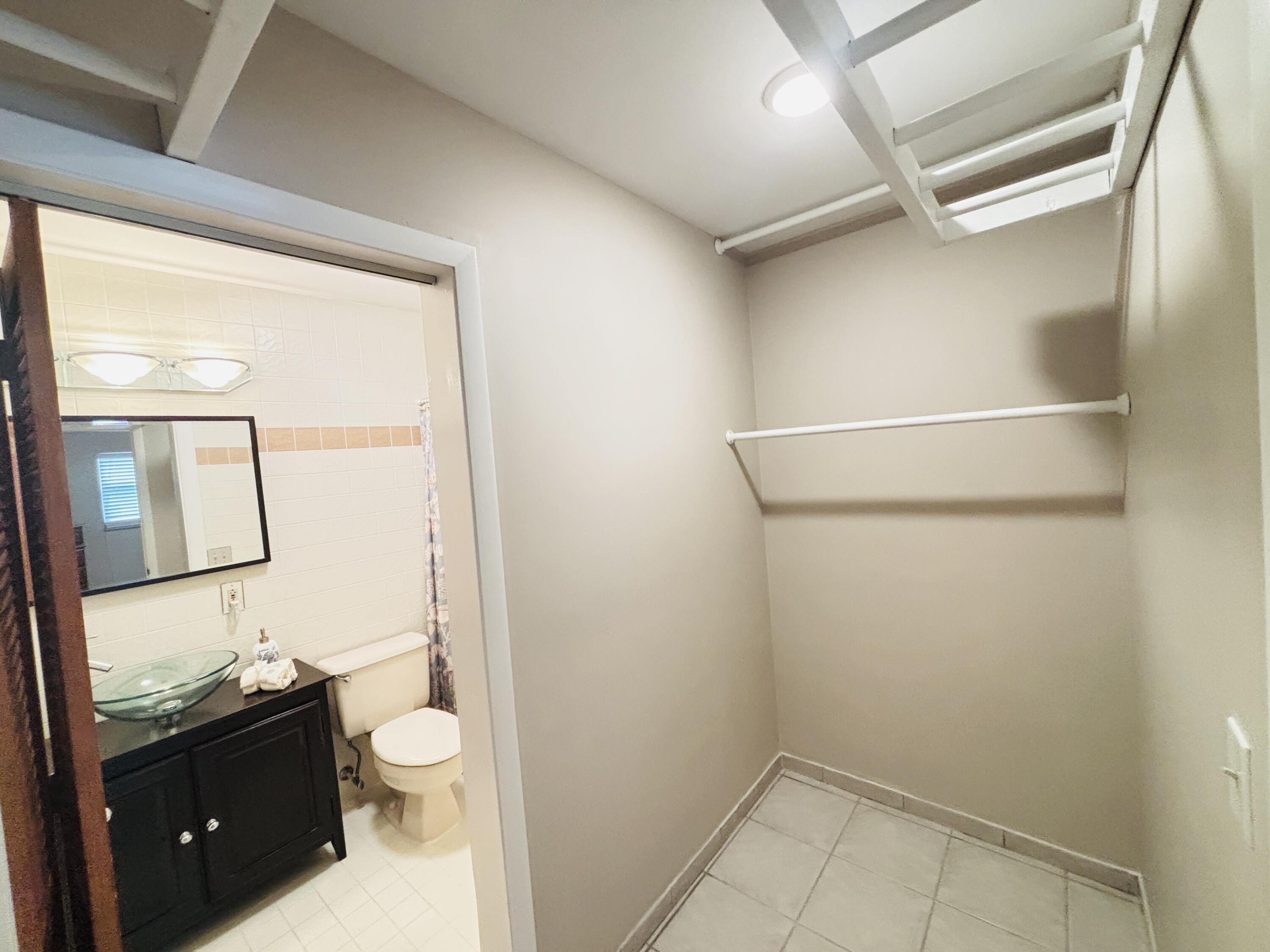 1033 Valencia Road Key Largo, FL 33037 - Photo 33 of 72 Large closet