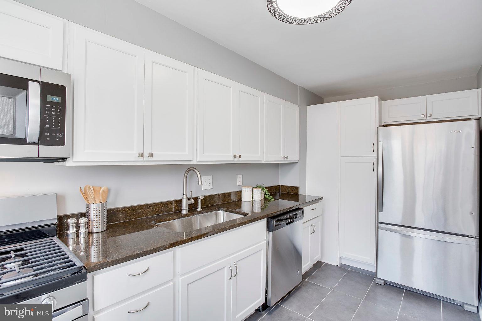 4917 West Hills Road Baltimore, MD 21229 - Photo 14 of 44