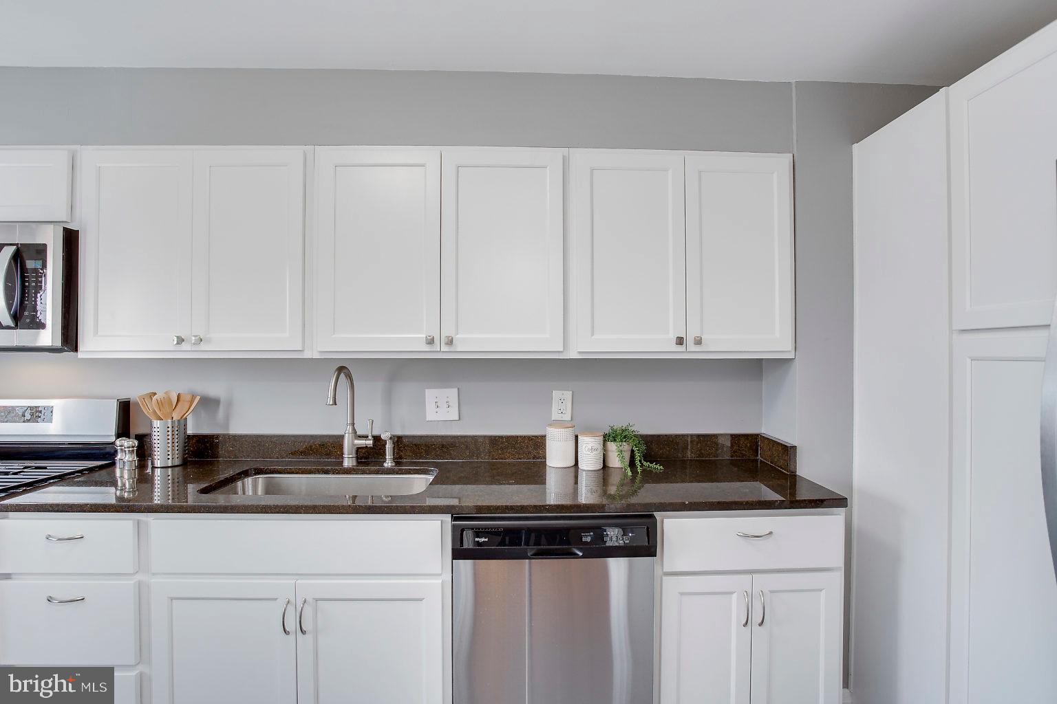 4917 West Hills Road Baltimore, MD 21229 - Photo 15 of 44
