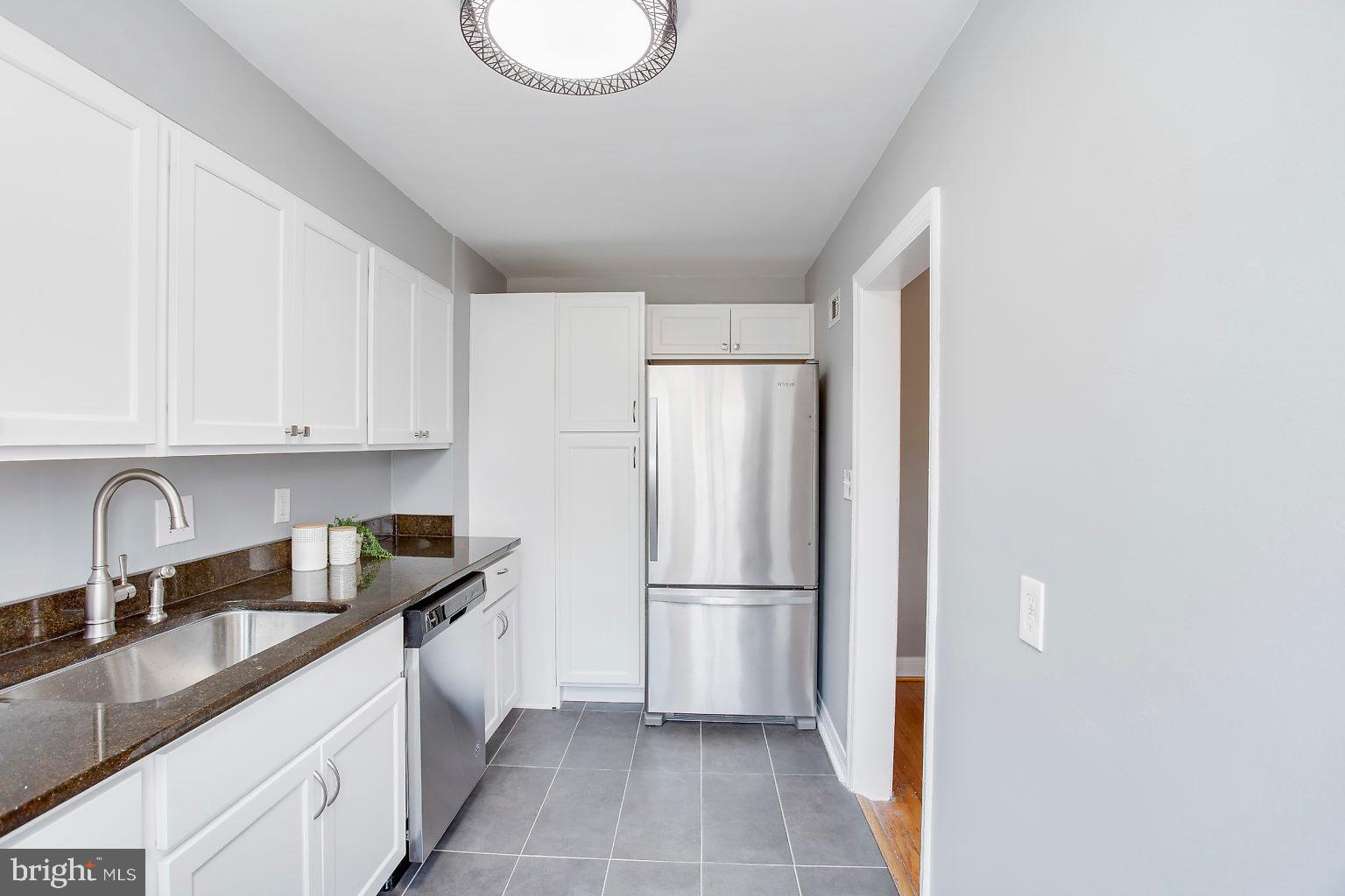 4917 West Hills Road Baltimore, MD 21229 - Photo 16 of 44