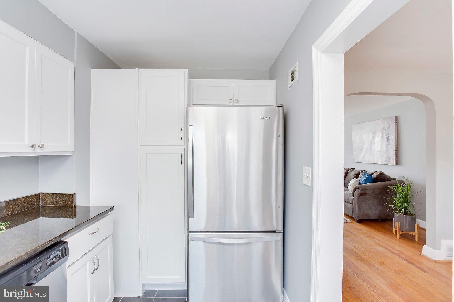 4917 West Hills Road Baltimore, MD 21229 - Photo 19 of 44