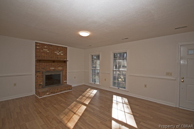 6008 Prospect Road Gloucester, VA 23061 - Photo 3 of 24 Living Room