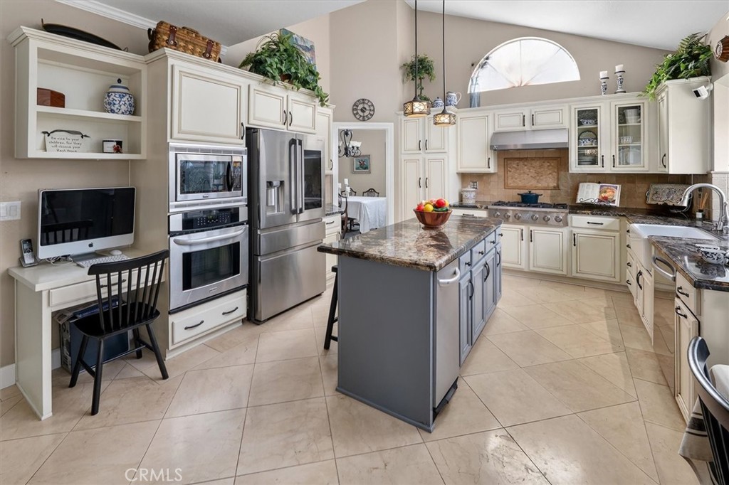 22507 Poplar Street Saugus, CA 91390 - Photo 8 of 54