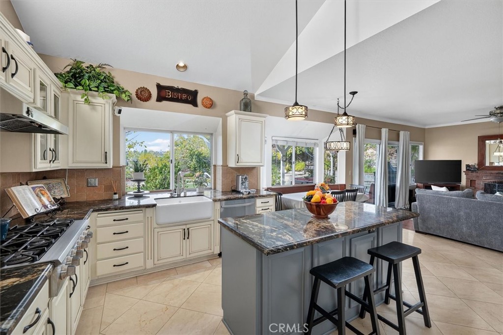 22507 Poplar Street Saugus, CA 91390 - Photo 9 of 54