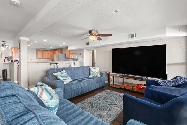 $574,000 | 2306 Avenue North, Dickinson, TX 77539