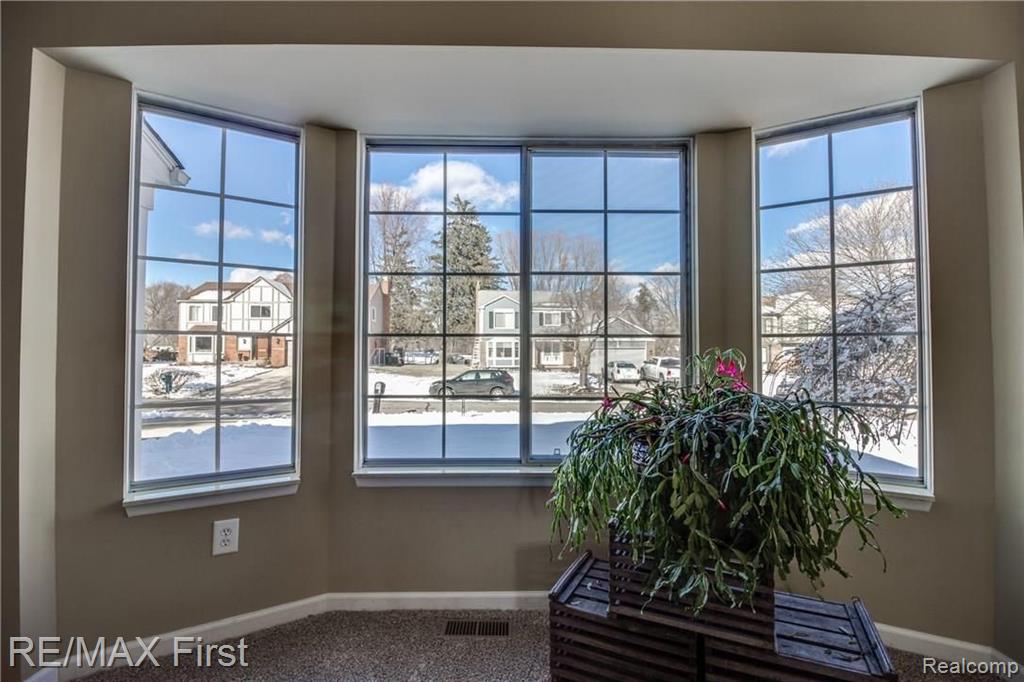645 Baker Street Rochester Hills, MI 48307 - Photo 7 of 39