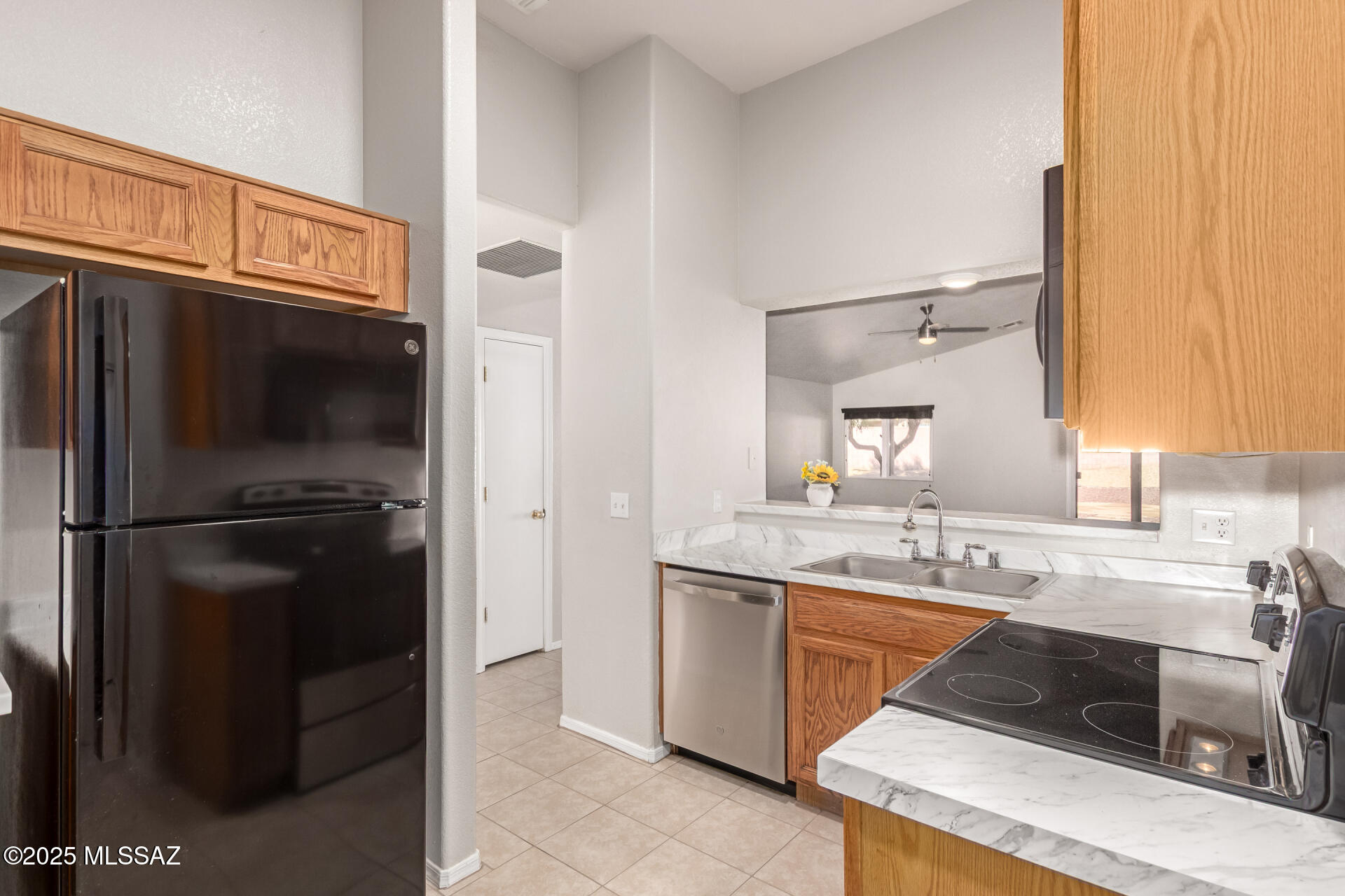 2537 Chisel Court Oro Valley, AZ 85755 - Photo 8 of 24
