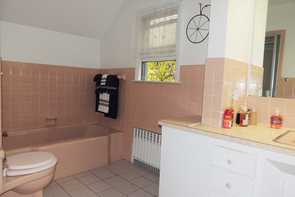 26 Fairfield Street Springfield, MA 01108 - Photo 16 of 23 Gallery Image 16