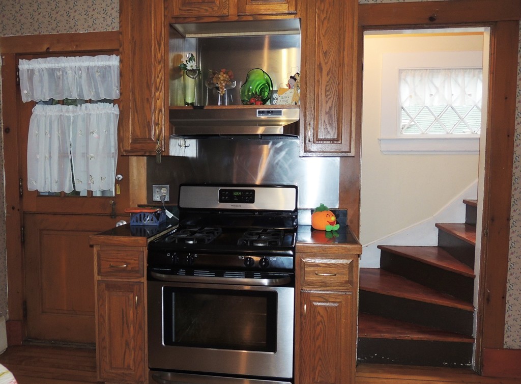 26 Fairfield Street Springfield, MA 01108 - Photo 8 of 23 Gallery Image 8