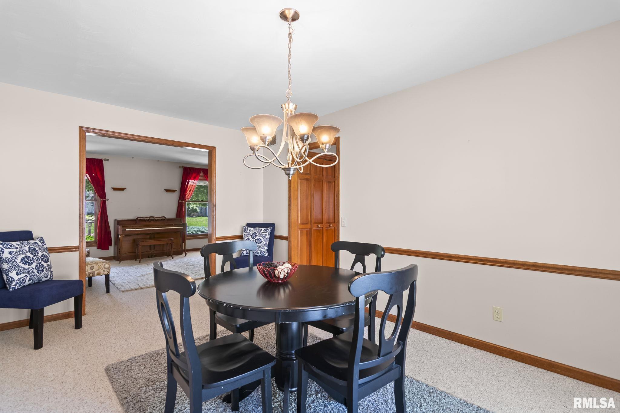 2529 Wydown Avenue Springfield, IL 62704 - Photo 9 of 52