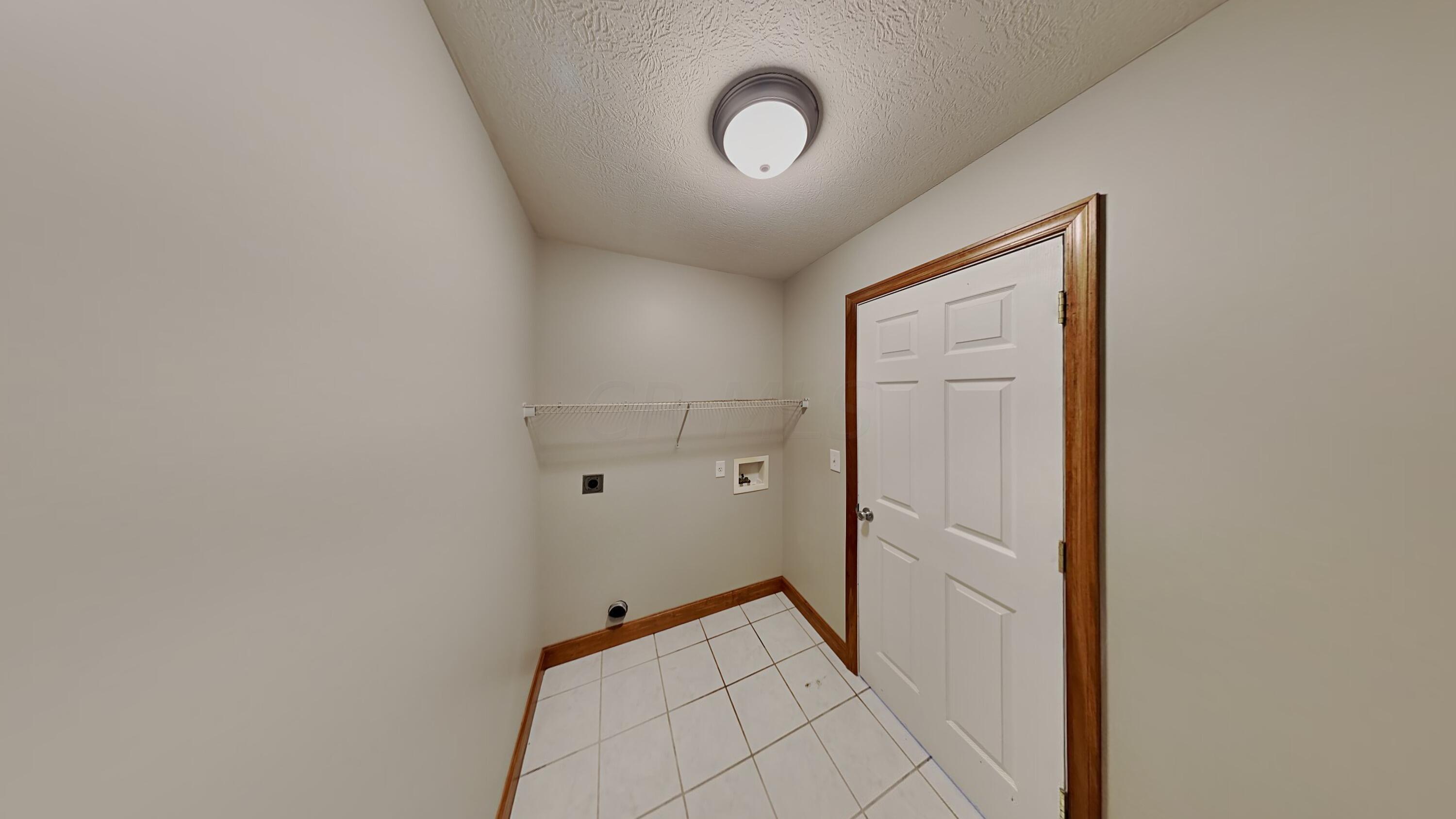 6733 Coonpath Road Northeast Lancaster, OH 43130 - Photo 8 of 21 7_Image_T27seTaKOM