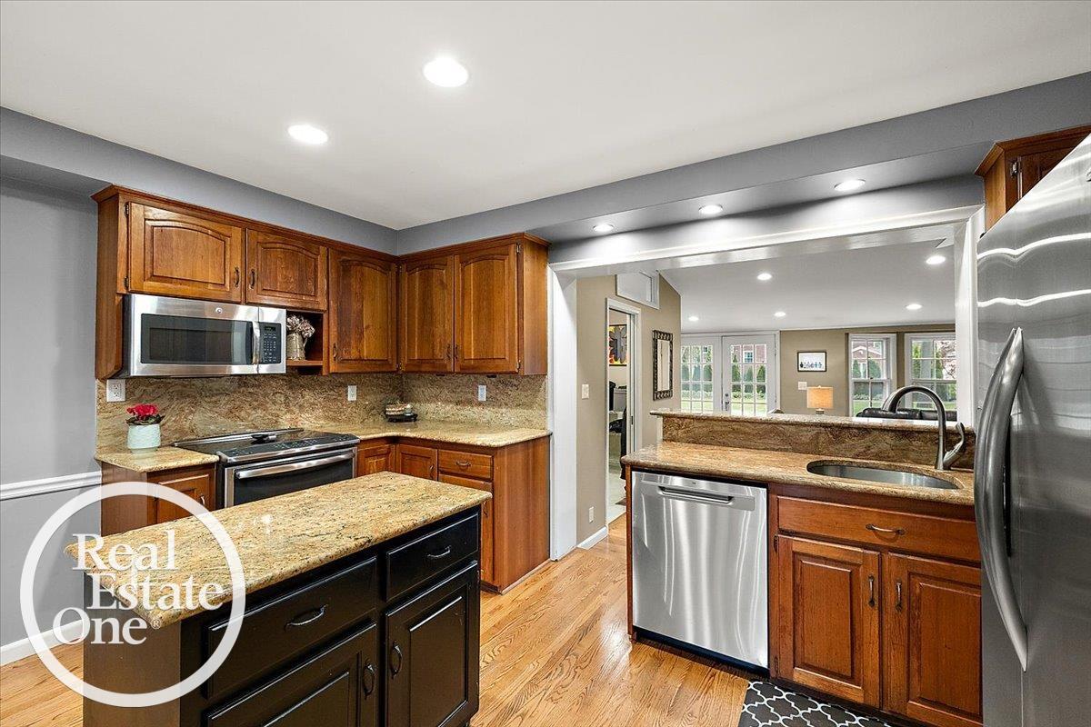324 Cloverly Road Grosse Pointe Farms, MI 48236 - Photo 12 of 46
