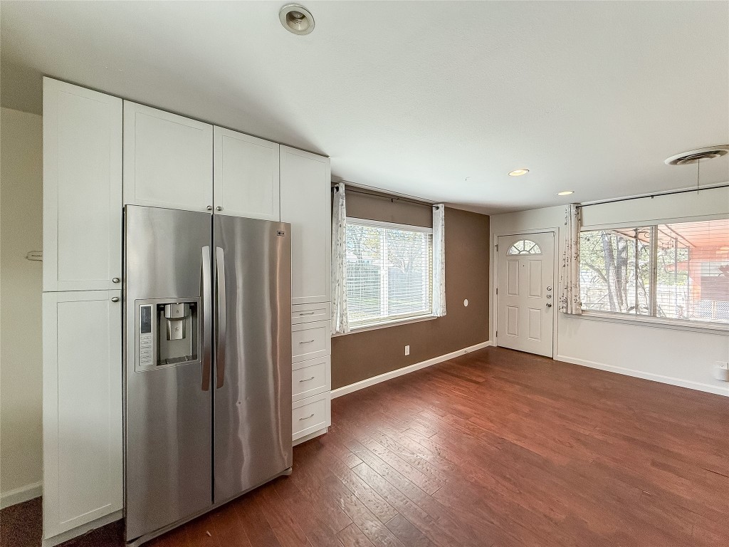 2309 Alta Vista Avenue, Unit B Austin, TX 78704 - Photo 10 of 19 a view of an empty room with wooden floor and a window