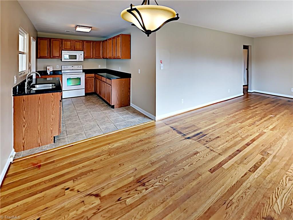 2807 Candlenut Road Greensboro, NC 27405 - Photo 2 of 18 Gallery Image 2