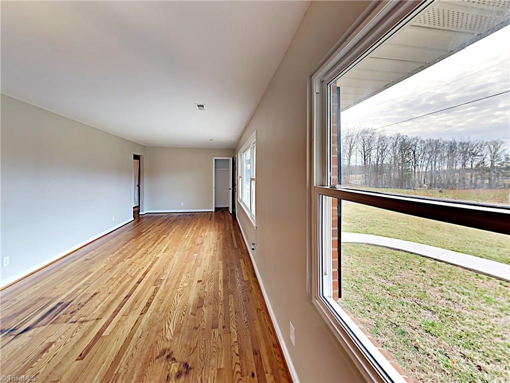 2807 Candlenut Road Greensboro, NC 27405 - Photo 4 of 18 Gallery Image 4