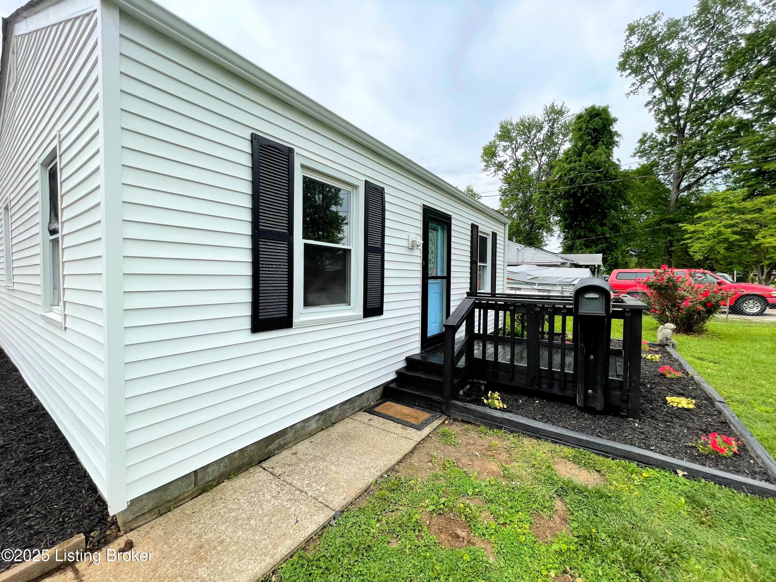 3004 Wayne Road Louisville, KY 40216 - Photo 5 of 44 IMG_0949