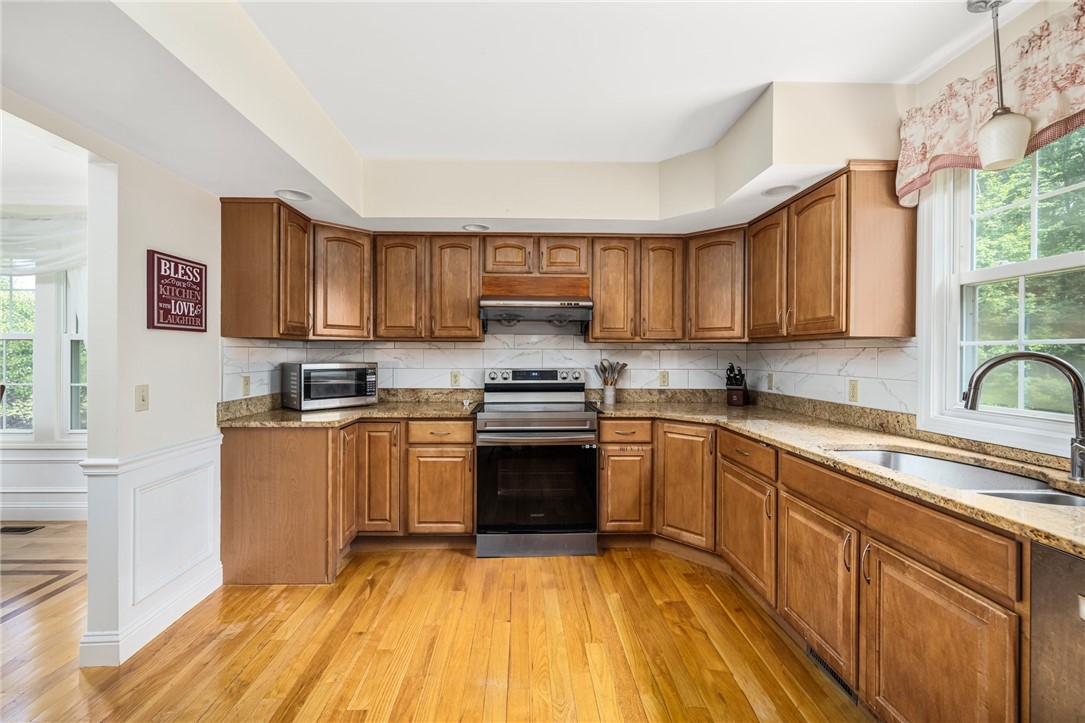 421 Sowams Road Barrington, RI 02806 - Photo 11 of 46