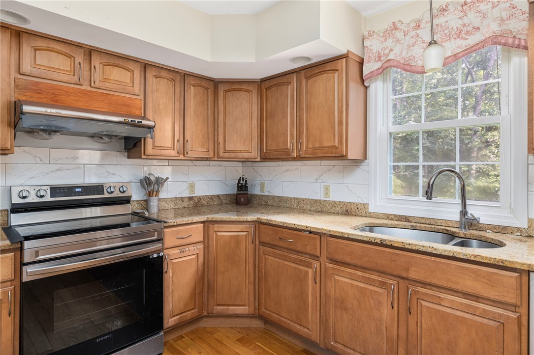 421 Sowams Road Barrington, RI 02806 - Photo 12 of 46