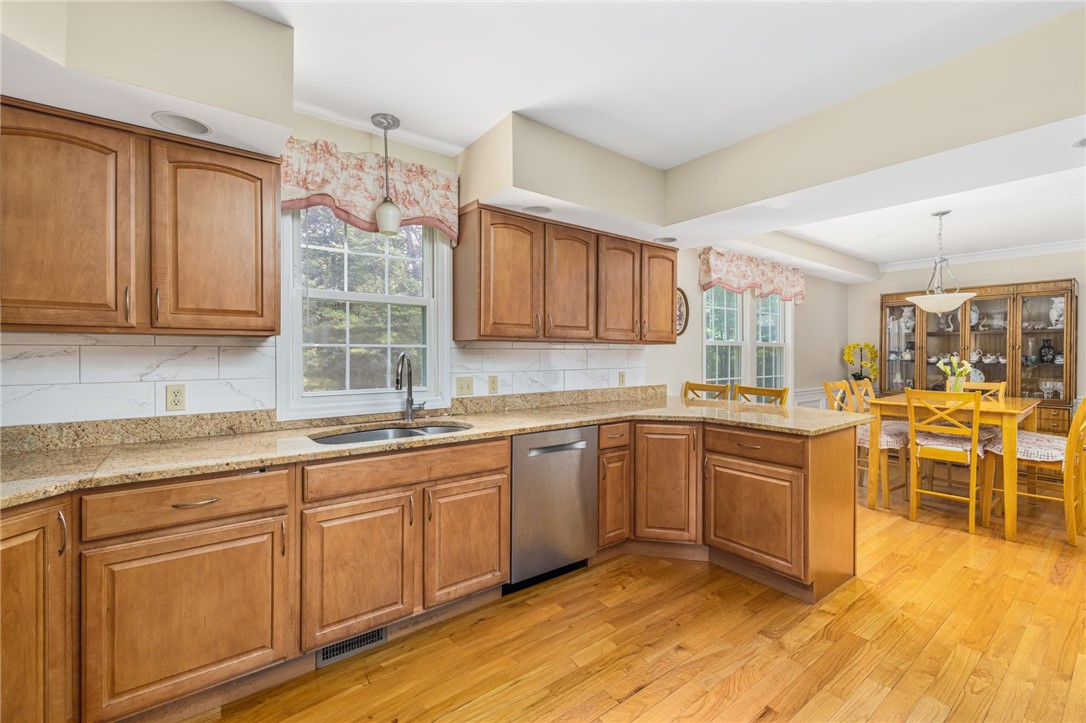 421 Sowams Road Barrington, RI 02806 - Photo 9 of 46