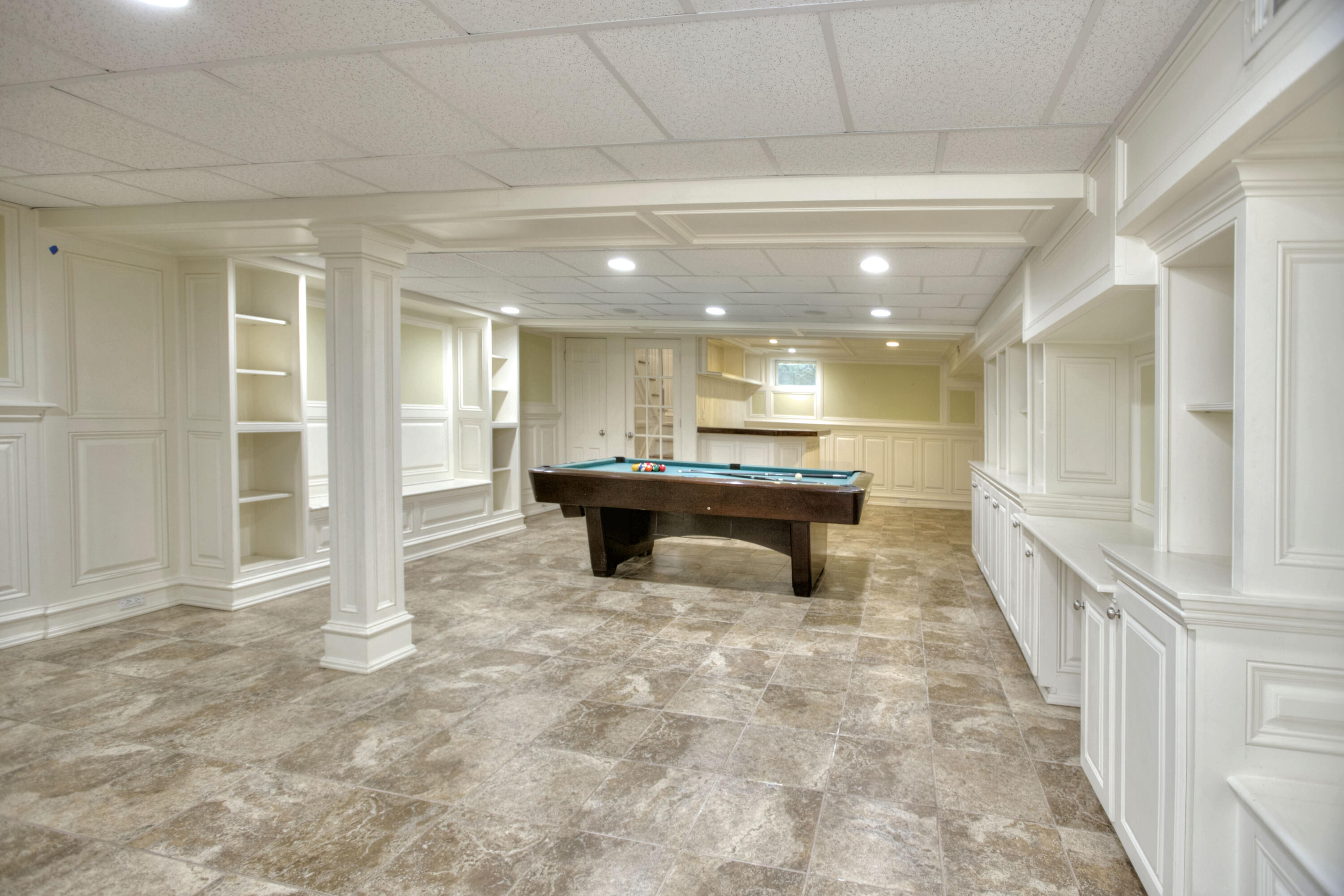 536 Roxbury Road Stamford, CT 06902 - Photo 25 of 38 a lobby with furniture and a rug