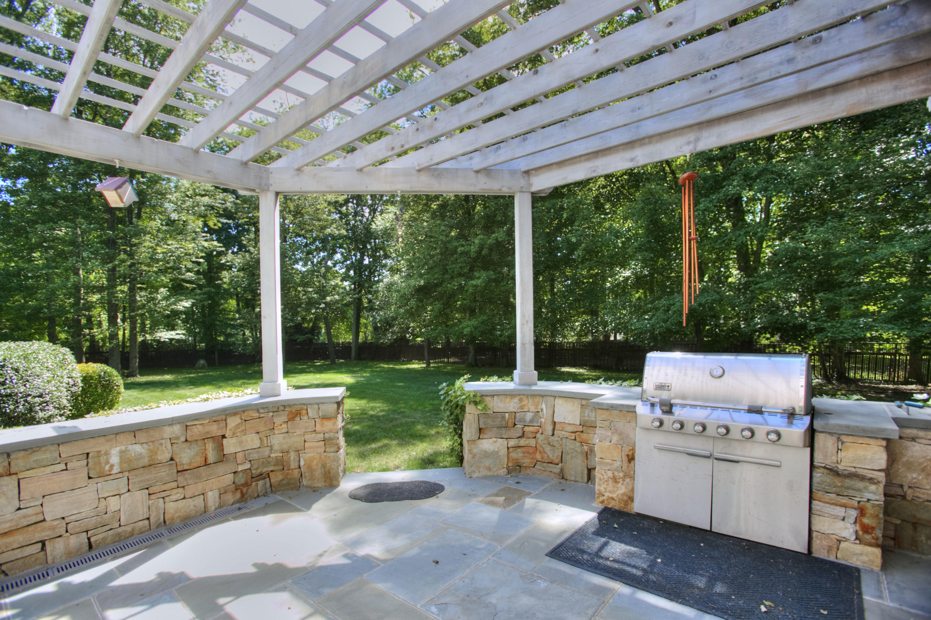 536 Roxbury Road Stamford, CT 06902 - Photo 32 of 38 a room with furniture and a garden