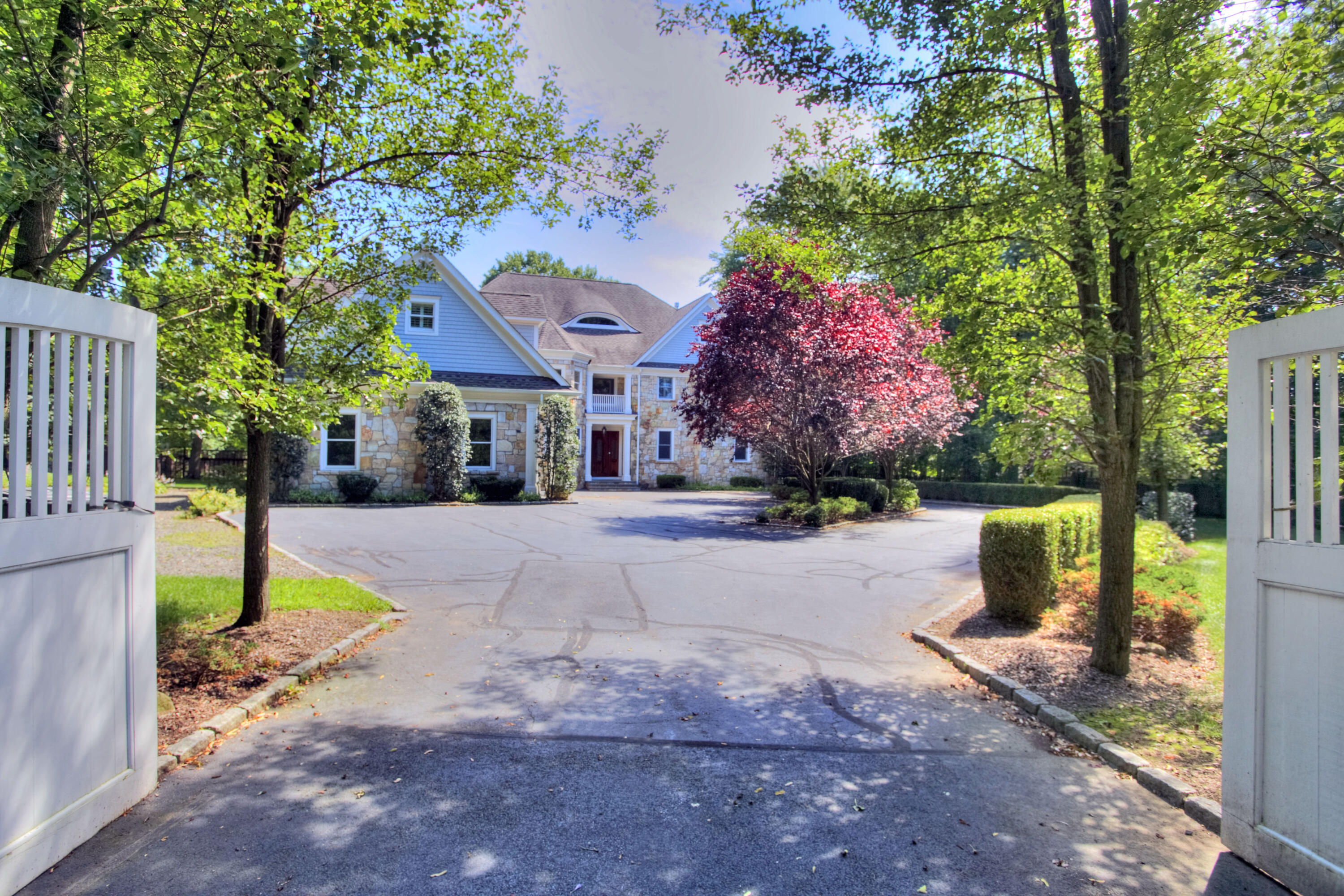536 Roxbury Road Stamford, CT 06902 - Photo 36 of 38 a front view of a house with a garden