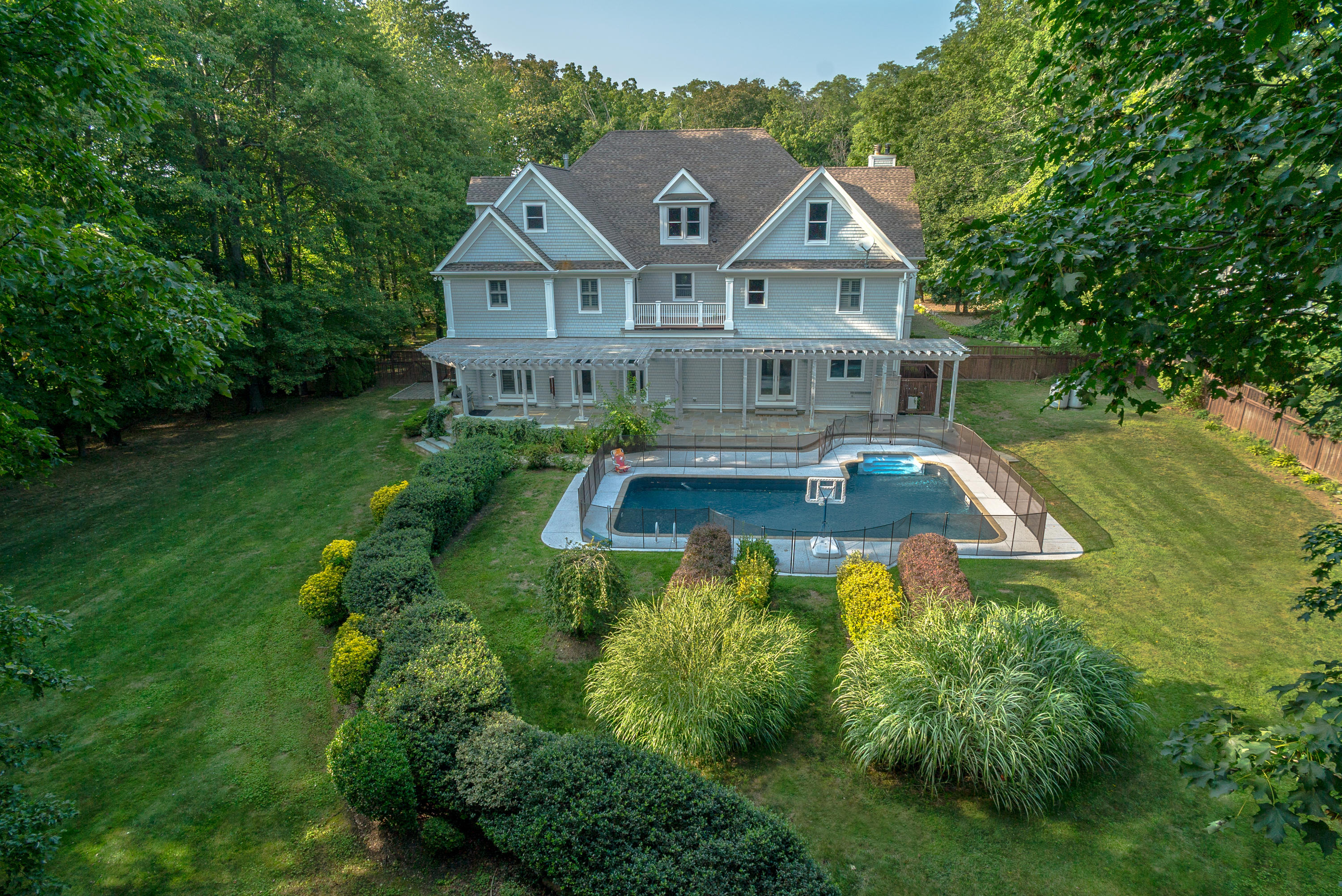 536 Roxbury Road Stamford, CT 06902 - Photo 37 of 38 an aerial view of a house