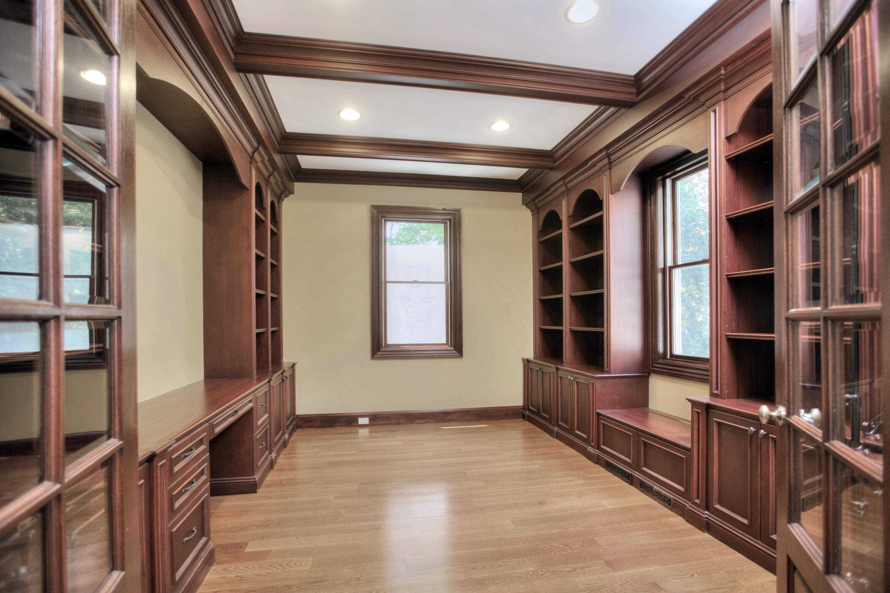 536 Roxbury Road Stamford, CT 06902 - Photo 9 of 38 a view of an entryway