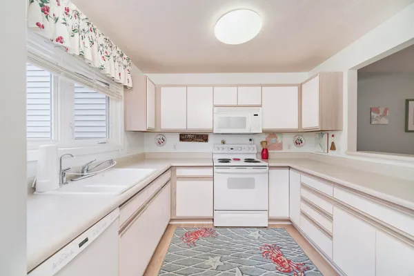 $315,900 | 315 5th Avenue, Unit 17, Manistee, MI 49660