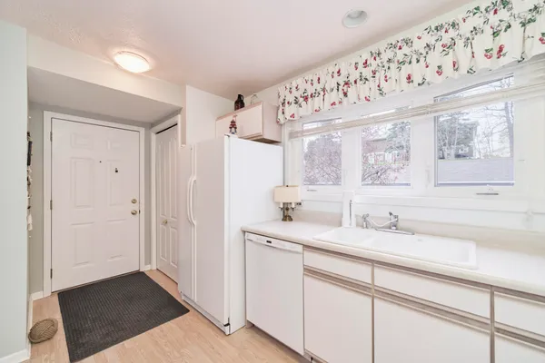 $315,900 | 315 5th Avenue, Unit 17, Manistee, MI 49660